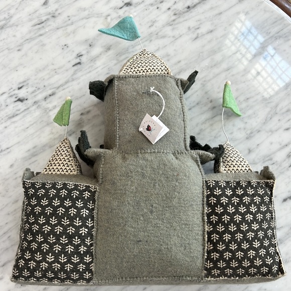 New Fiona Walker Grey Wool 3D Castle Wall Hanging - Picture 5 of 5